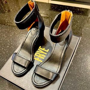 Authentic FRYE Brielle Back Zip. Black leather heels. size 9.